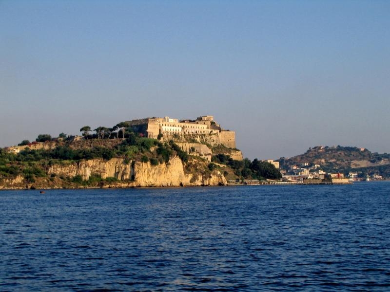 Baia: castello Aragonese