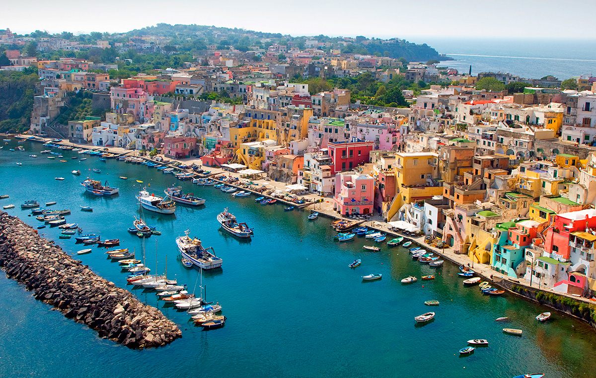 Procida borgo dei pescatori della Corricella